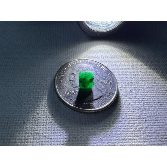 Emerald - 0.90 cts 6mm x 5.5mm x 3.6mm - Swat Valley - Picture 6 of 7